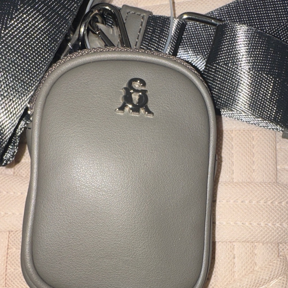 Gray Sparkle Crossbody Belt Bag - Picture 12 of 12